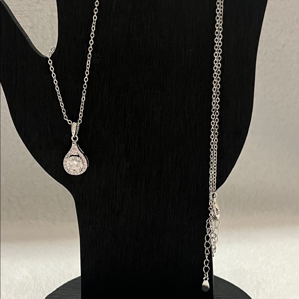 Elegant Silver Teardrop Moissanite 1.0 wanna ct Color D Pendant Necklace - Picture 3 of 7